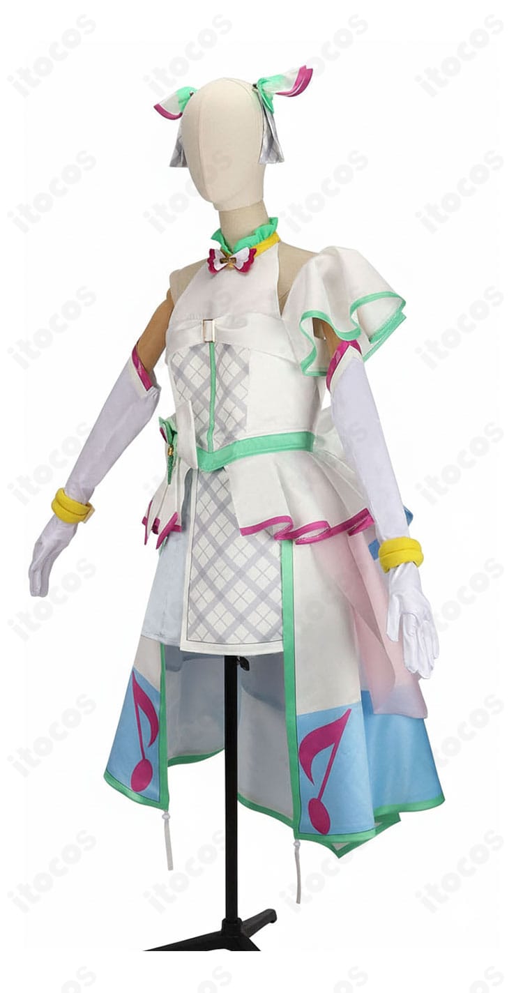 キュアズキューン 衣装の左サイドビュー。可愛らしいリボン装飾と光沢生地の反射、袖口ディテールが見える