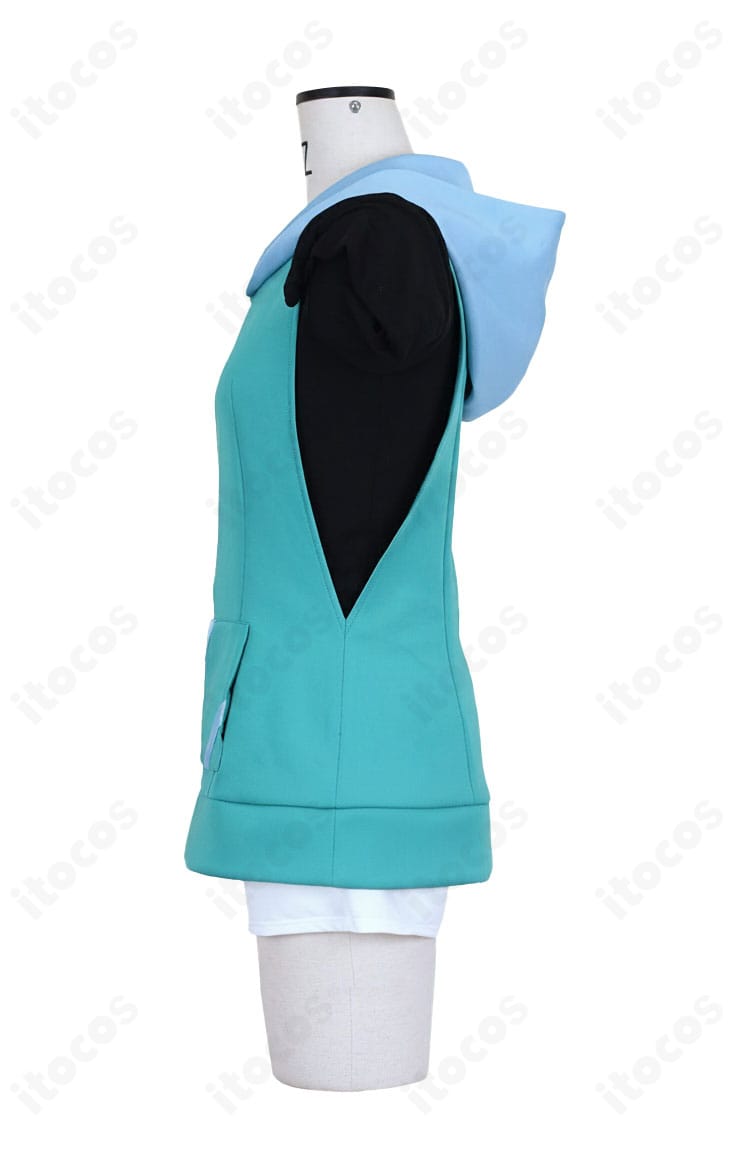 リコ コスプレ 左側ディテール｜袖口や装飾パーツの仕上げを確認できる接写