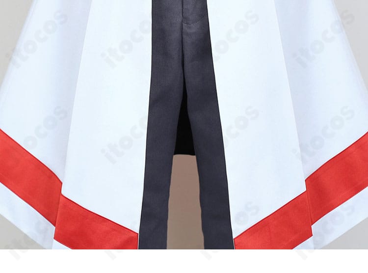 兎山悟 コスプレ 外套裾アップ。裾のカーブがきれいに出る設計で立ち姿が美しく映える。