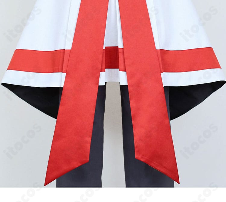 兎山悟 コスプレ 背面裾ディテール。動きやすさとデザイン性を両立する切り替え構造。