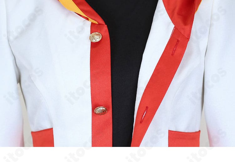 兎山悟 コスプレ 外套前立てディテール。映画らしいクラシカルな意匠を再現した前合わせ。