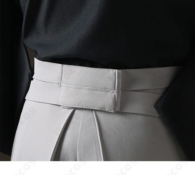 禪院直哉 コスプレ衣装の袖口ディテール。端処理の丁寧さと上品なマット質感を強調。