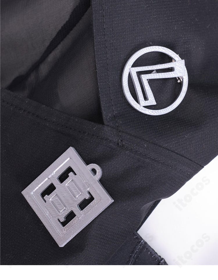 襟アクセサリーの接写ディテール（ラプラス・ダークネス 新衣装）