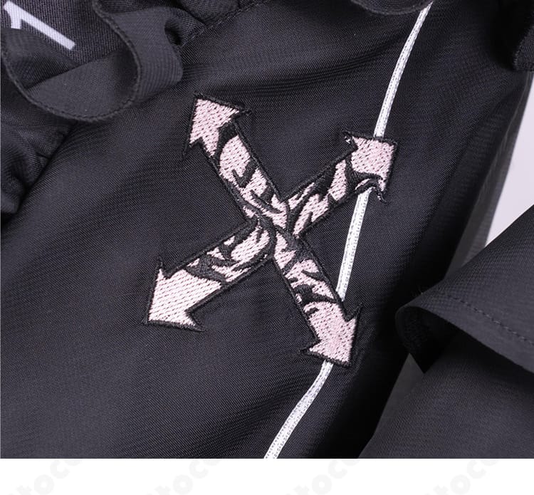 腰部分の矢印モチーフ装飾ディテール（ラプラス・ダークネス）