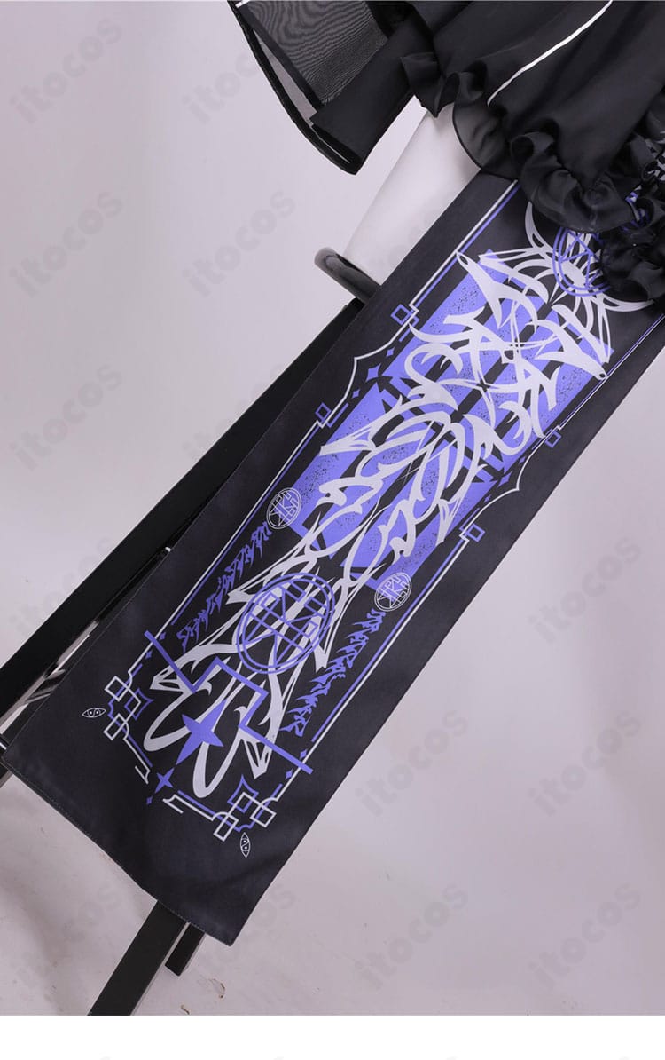 背面裾の模様ディテール（ラプラス・ダークネス コスプレ）