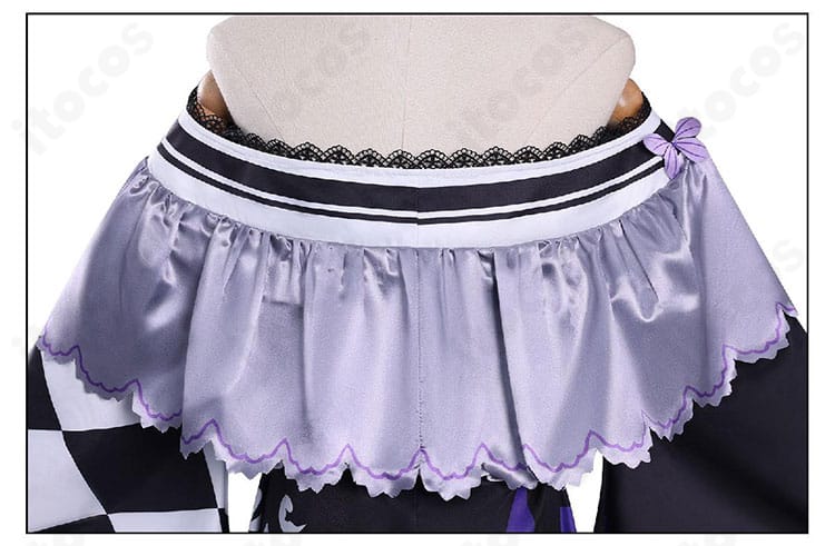 背面装飾の細部。リボンの重なりと固定ポイントの仕上げを確認できる