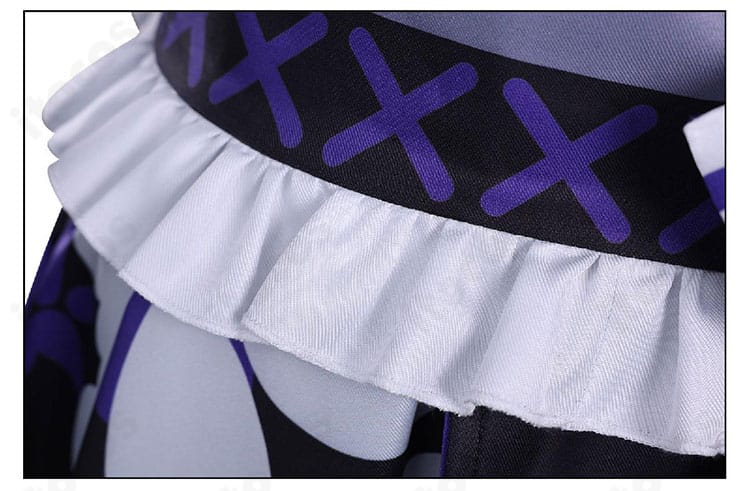 コルセット風ウエストベルトのディテール。ステッチと締め具の構造を強調