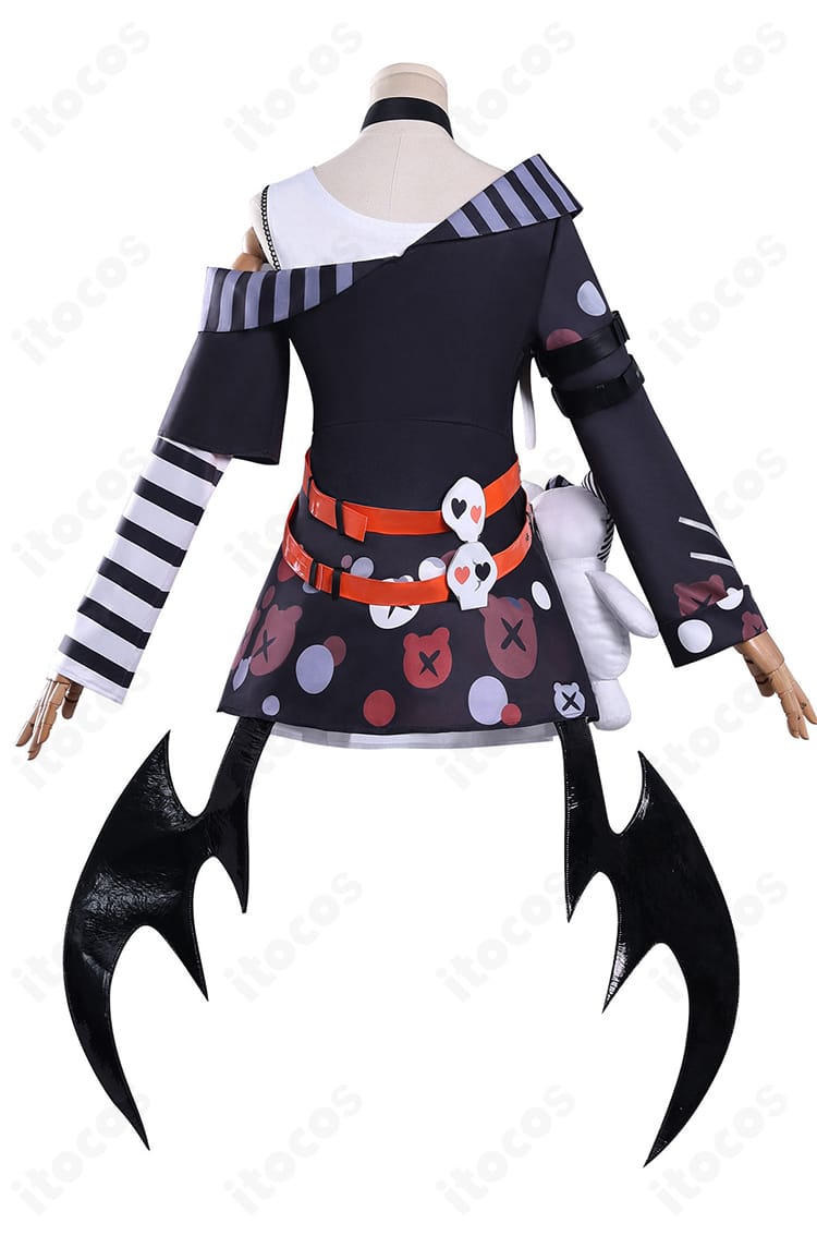 沢渡ココ コスプレ 背面デザインと翼・背面装飾の構成がわかる画像