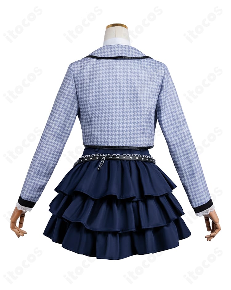 恋と深空 主人公「気ままな旅」コスプレ衣装の背面。外套の後ろ姿と装飾配置を高再現で示したショット。