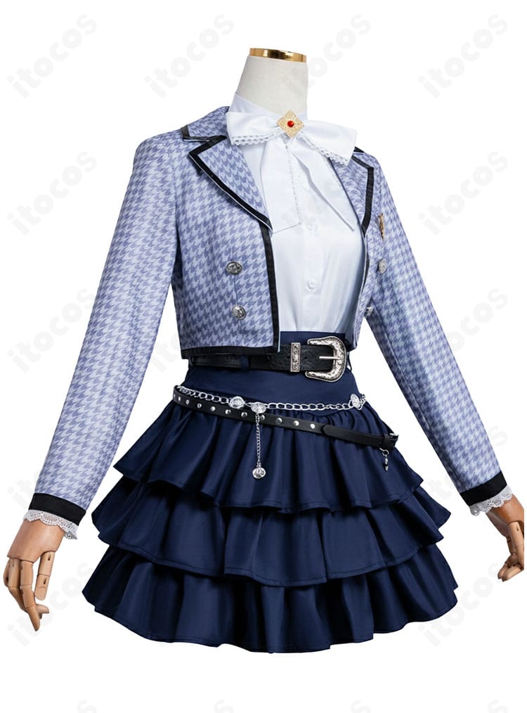 恋と深空 MC「気ままな旅」コスプレ衣装の側面。ベルト位置とコートラインの立体感を確認できる画像。