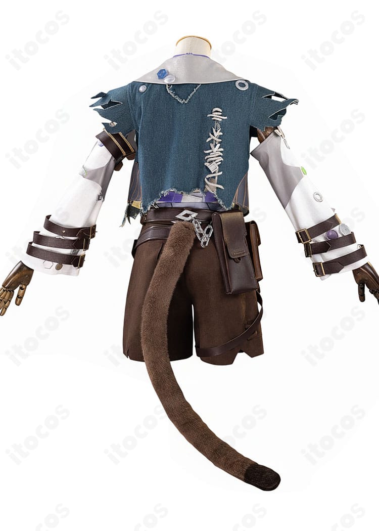 Identity V 第五人格 幻灯師 アマンダ「此岸の宴へ」コスプレ衣装の側面。外套のラインとレッグカバーの立体感を強調。