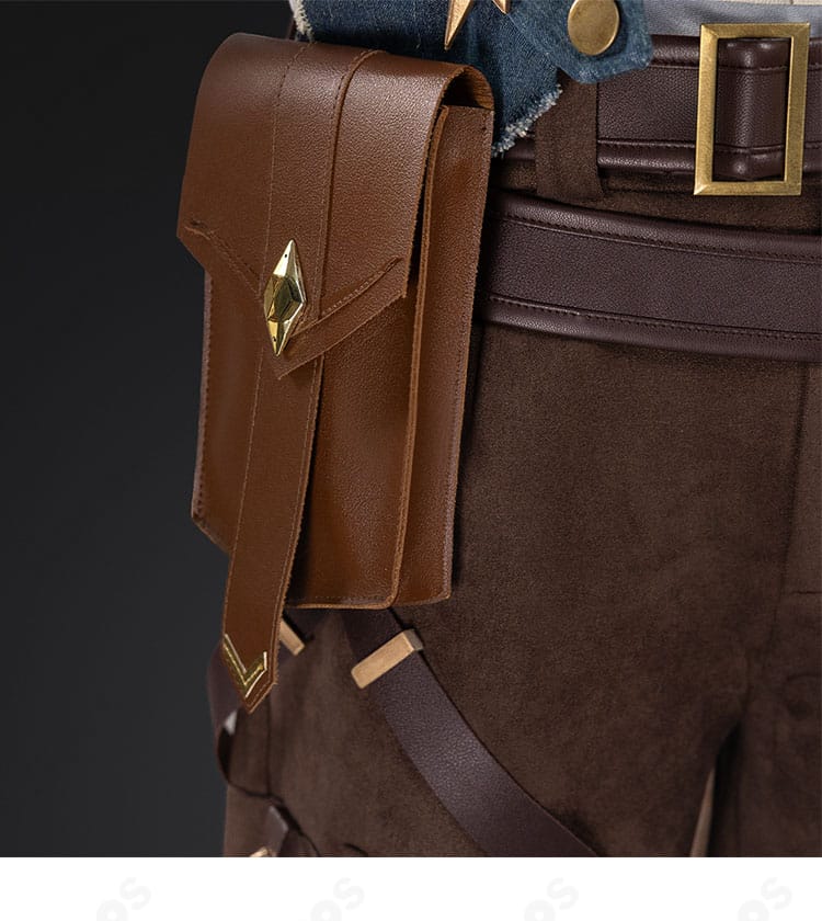 コスプレ衣装のボタン装飾ディテール。質感と縫製、縁取りのステッチワークをクローズアップ。