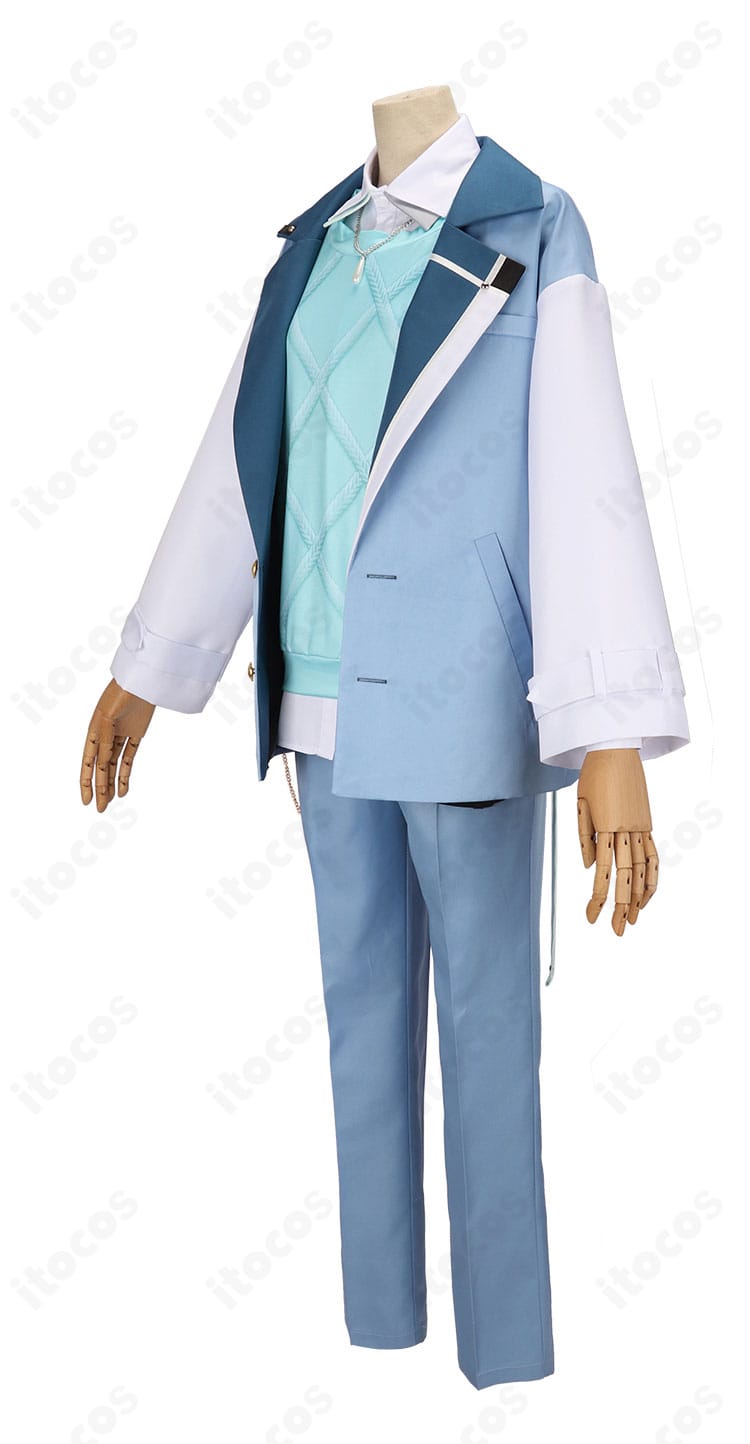 にじさんじ 城瀬いすみ デフォルト衣装 コスプレの左側面。ベストのラインとスラックスの落ち感、アクセサリーの見え方を確認できる画像