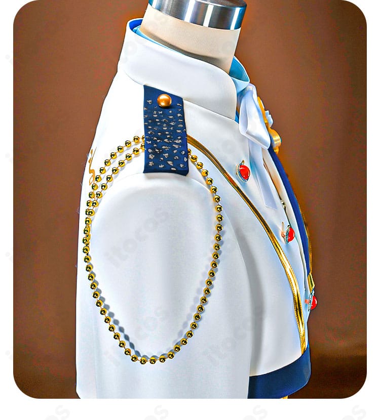 肩飾りディテールのアップ（エポレットの形状と縫製）