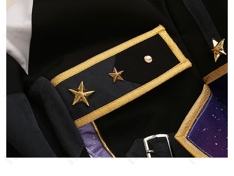 徽章のデザインと質感を捉えたクローズアップ｜あんスタ 流星隊 ユニット衣装