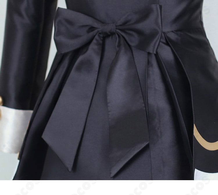 背面の大リボンと装飾の詳細。形状保持と縁取りの美しさが伝わる