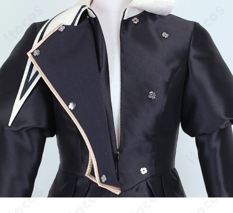 前開きファスナーとボタンの近接。着脱しやすい構造と金具の質感