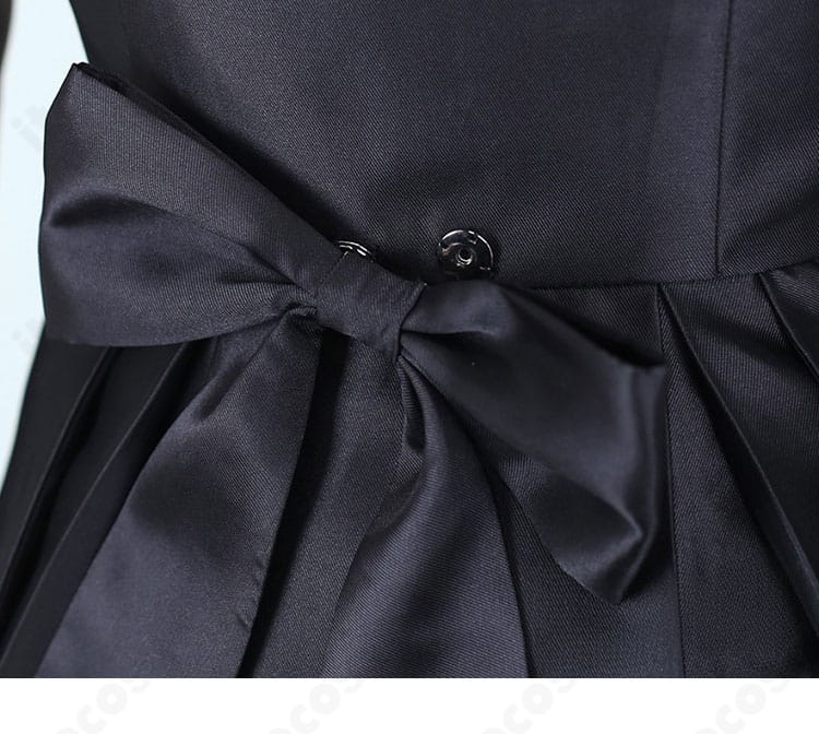 リボン結びパーツの留め具アップ。取り外し・固定のしやすさを示す