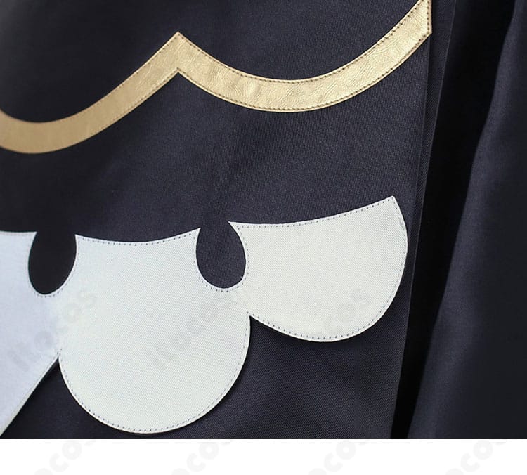 ワンピース上部の模様・装飾柄の細部。プリントの解像度と色のりを確認