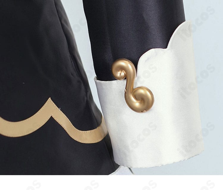 袖口装飾のディテール。カフスのフリルと丁寧な縫製仕上げ