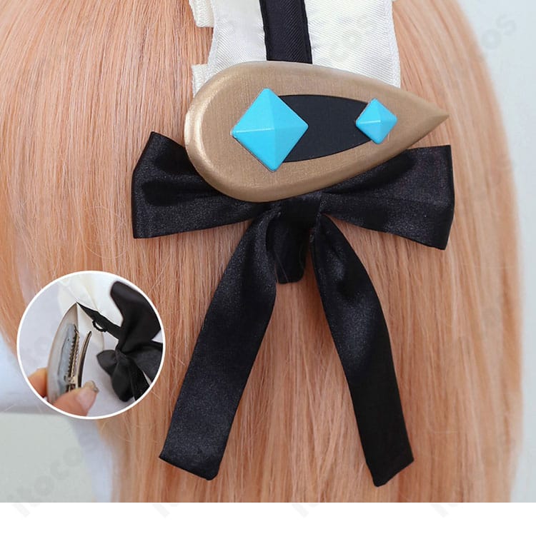 ヘア飾り側面の立体デザイン。角度による陰影とフォルムが分かる