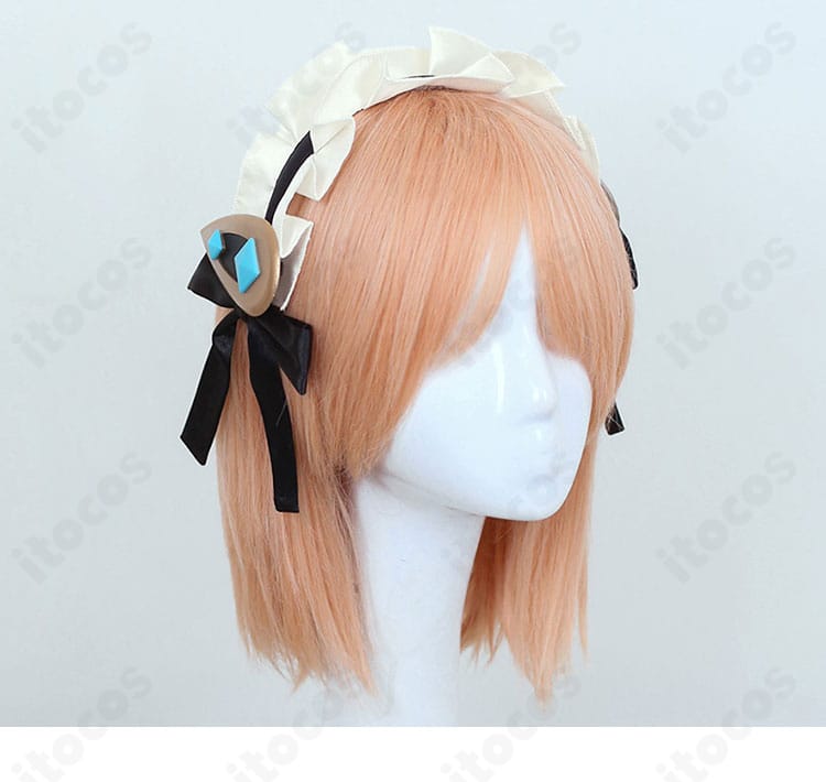 ヘアアクセサリーの細部。発色の良い素材感と立体モチーフの質感