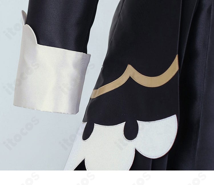 ワンピース裾のデザイン細部。多段フリルの立体感とステッチワーク