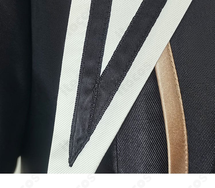 衣領パーツの装飾ディテールアップ。ボタンと縁取りの質感が分かる