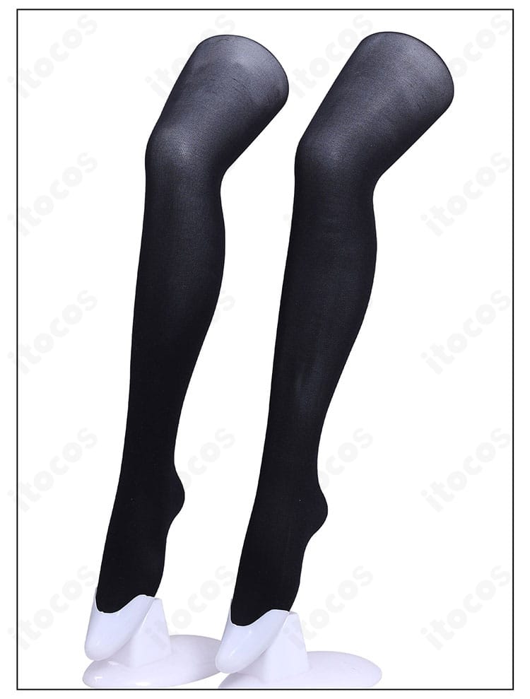 ブラックストッキングの質感ディテール。脚線の見え方とコーデ全体のバランスを確認できる写真。