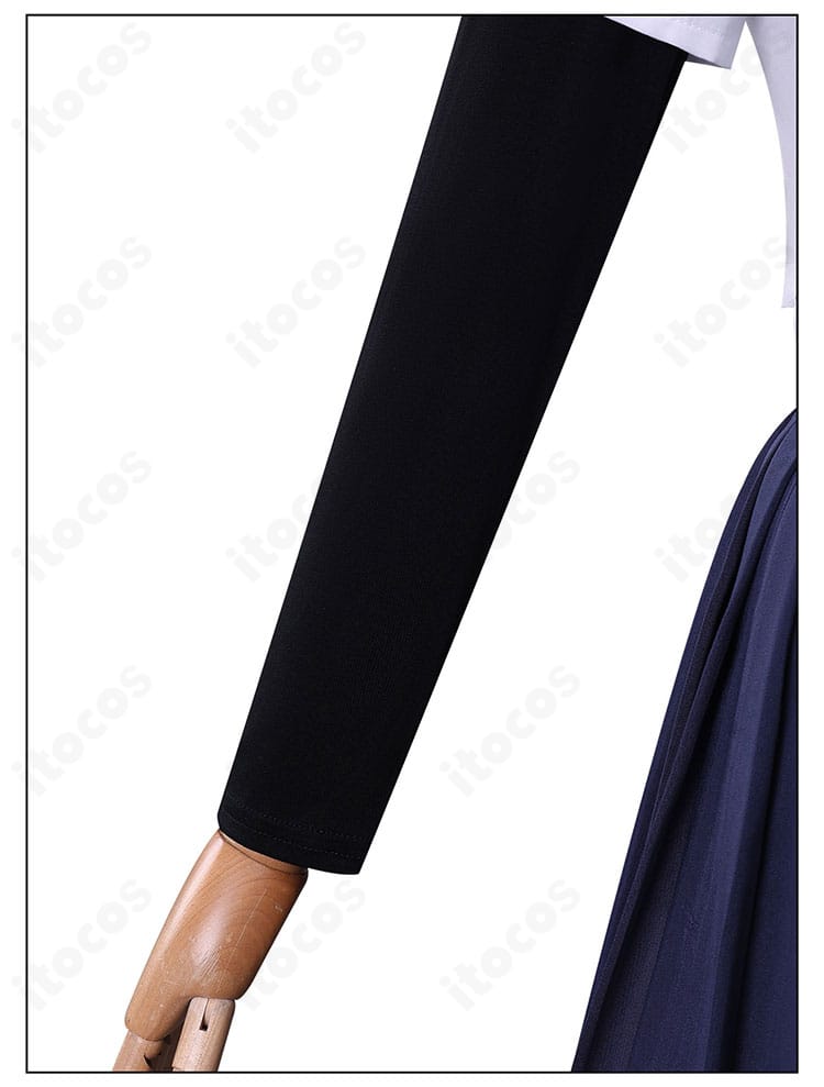 黒袖部分の切り替えディテール。袖口の形状と生地の落ち着いた質感を表す拡大写真。