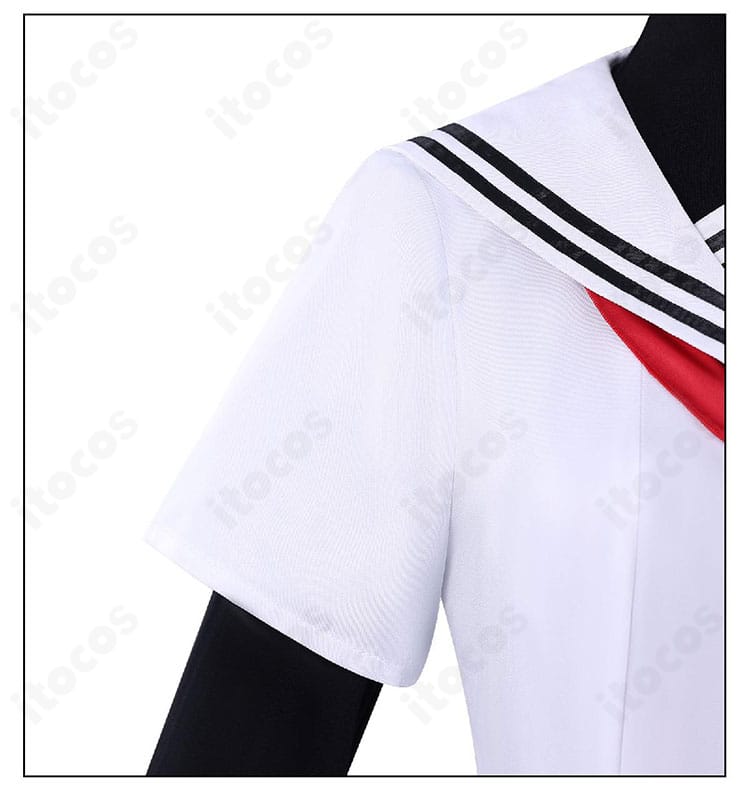 肩飾りディテールの拡大。位置関係と取り付けの精度を示す写真。