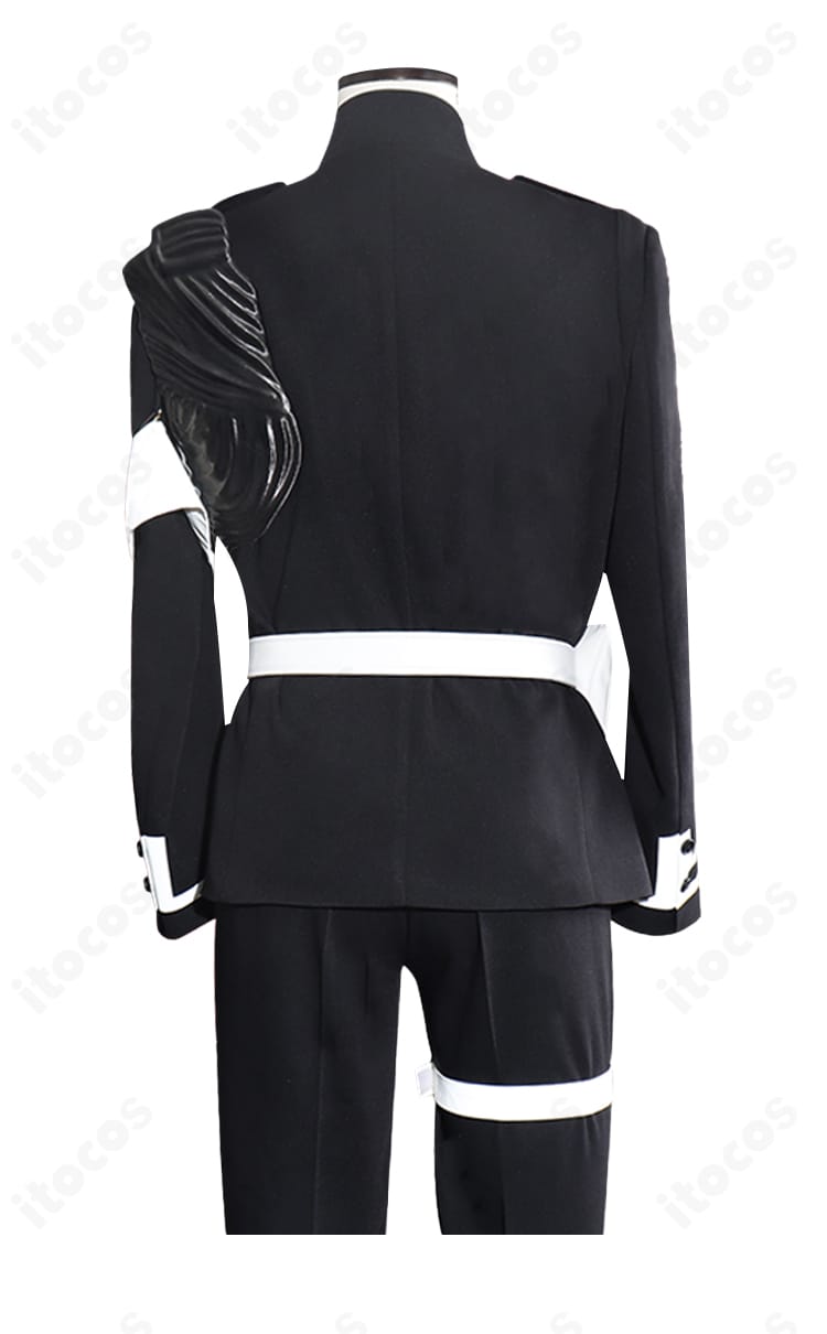 澄野拓海 特防隊 戦闘服コスプレ 背面全体。背面ラインとポーチ配置がわかるカット。