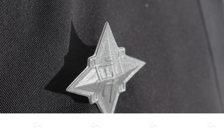 特防隊 戦闘服 胸部エンブレム装飾アップ。部隊識別章を質感まで忠実再現。