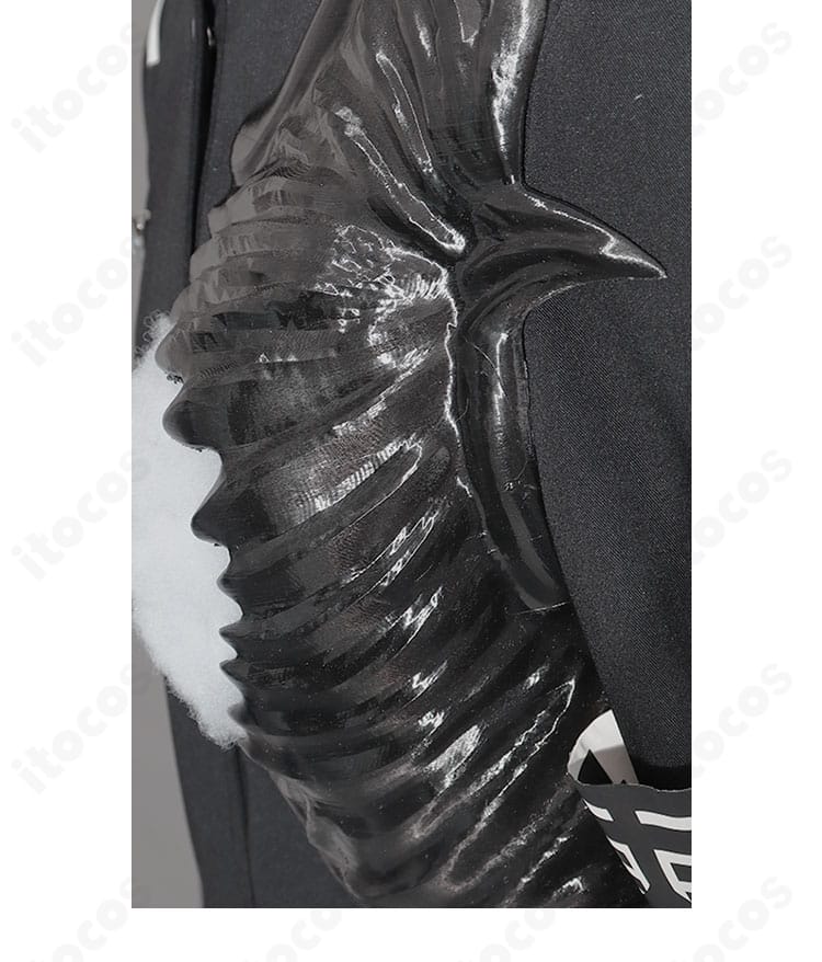 HUNDRED LINE 特防隊コスプレ 装飾細部アップ。素材の質感と金具の仕上げをクローズアップ。