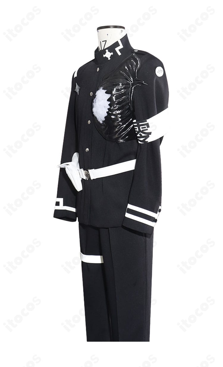 澄野拓海 特防隊 戦闘服コスプレ 側面ビュー。コートのシルエットと腰回りの装飾パーツを確認。