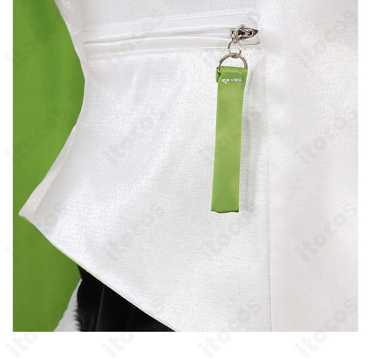 外套ポケット部分のディテール。縫製ラインと実用性のバランスを表現。