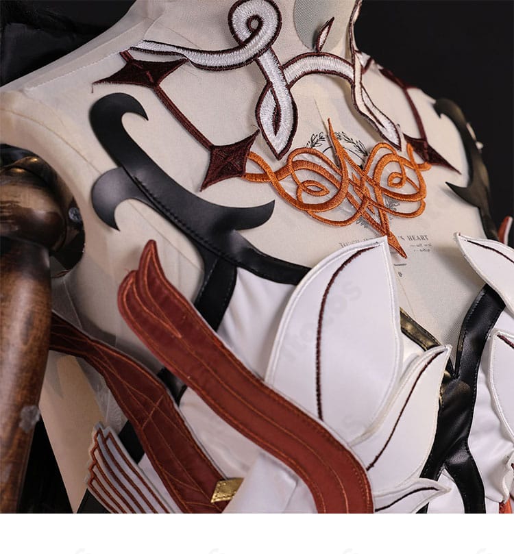 上衣サイドパネルの装飾とステッチディテール