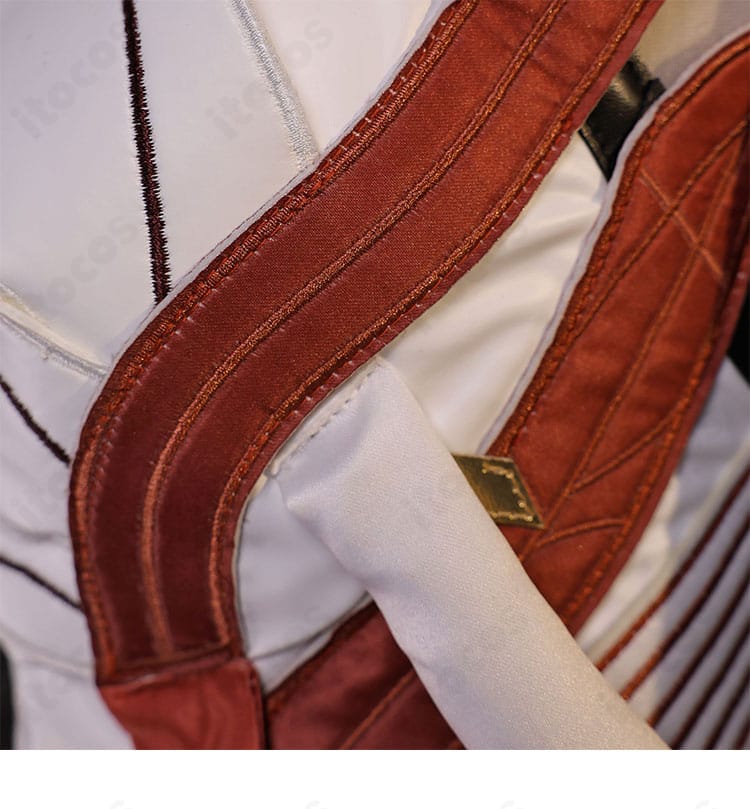 衣襟に入る暗紅色ストライプ装飾のディテール