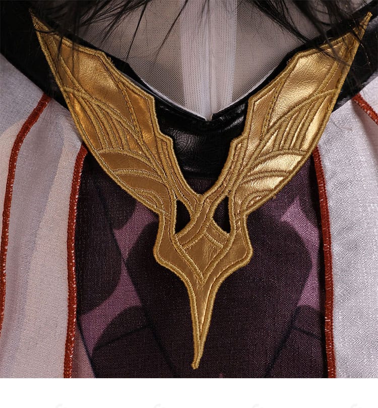 背面装飾（マント結合部と背飾り）のディテール