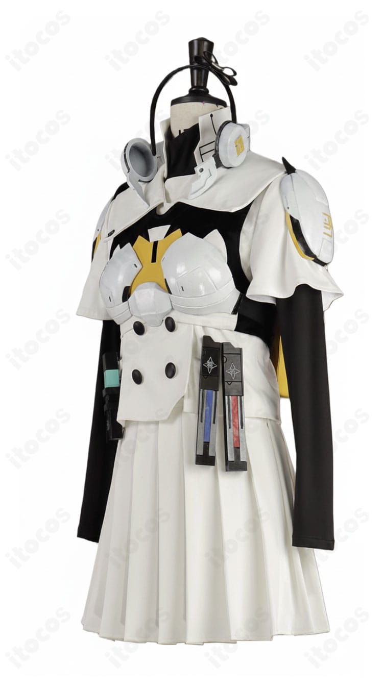 霧藤 希 戦闘服の側面シルエット。腕鎧・レッグカバーの厚みとラインを強調