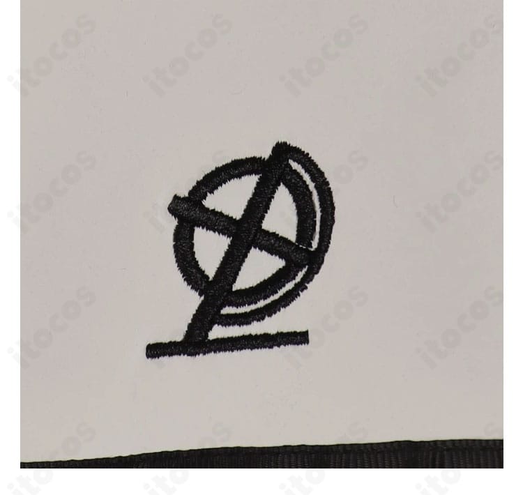 背面の装飾パネル・意匠ディテールのクローズアップ。発色と質感が分かる