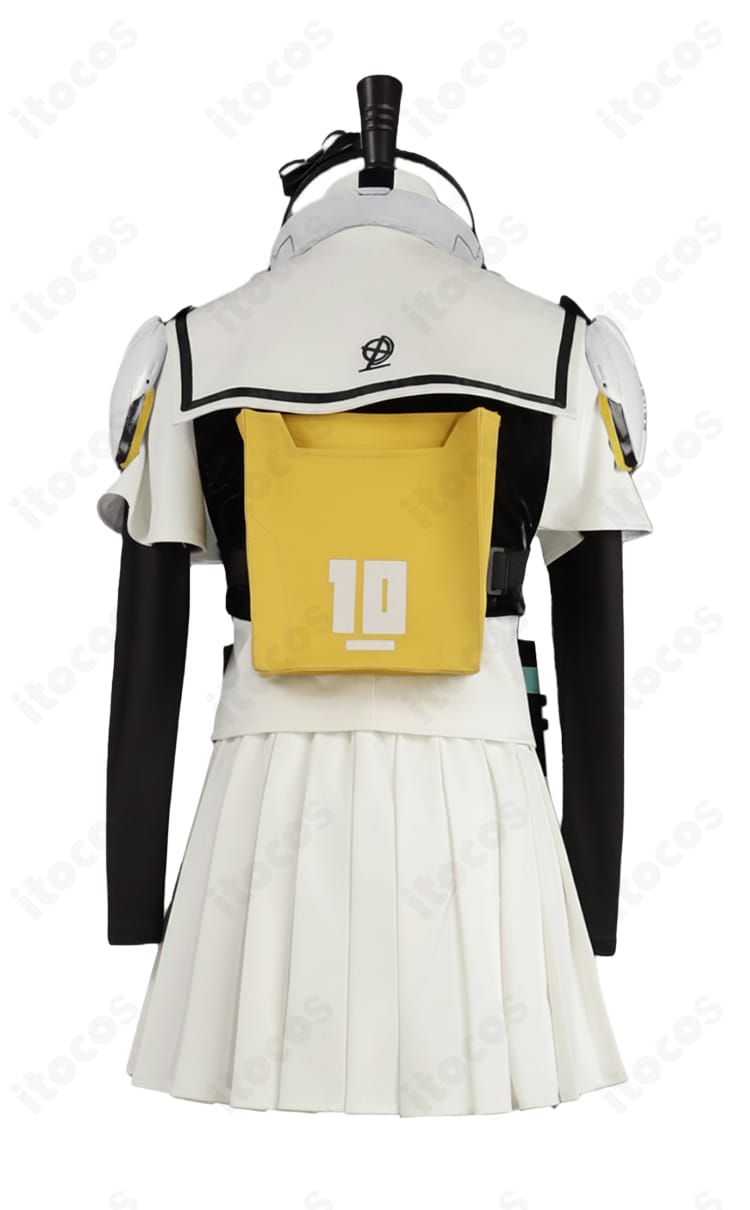 霧藤 希 戦闘服の背面。背面パネルとポーチ配置、ベルトの取り回しを確認できる