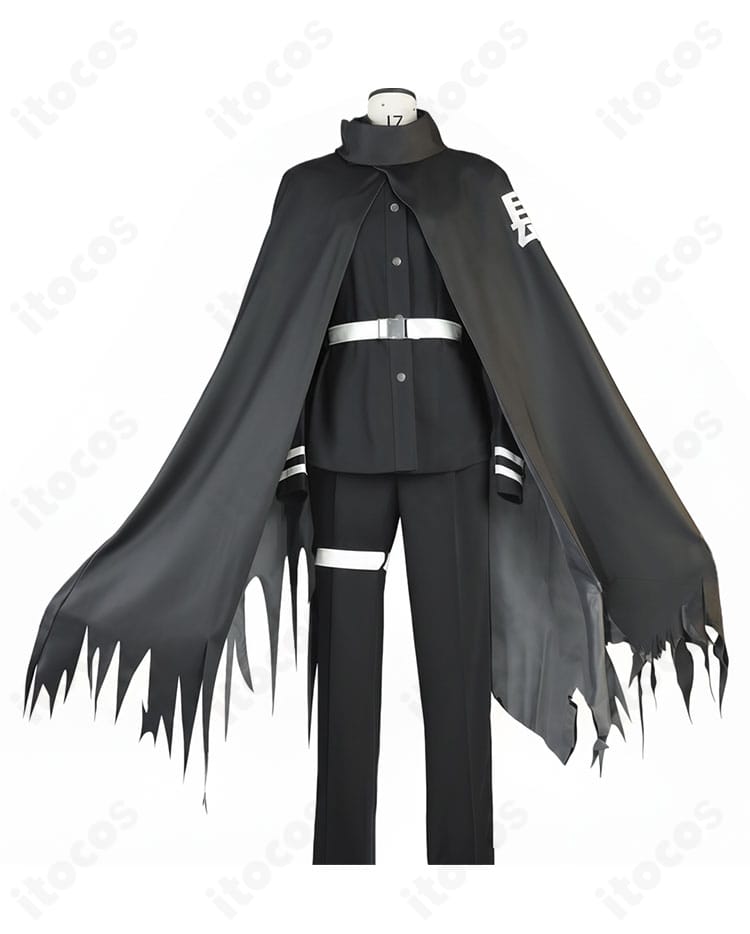 中世風マント コスプレ衣装の正面全体。ダークトーンと広がるドレープがクールな印象