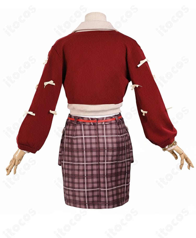 星街すいせい miCometベアブランド衣装の背面全体。コートのラインやスカートのプリーツ、背面の長さバランスを確認できる。