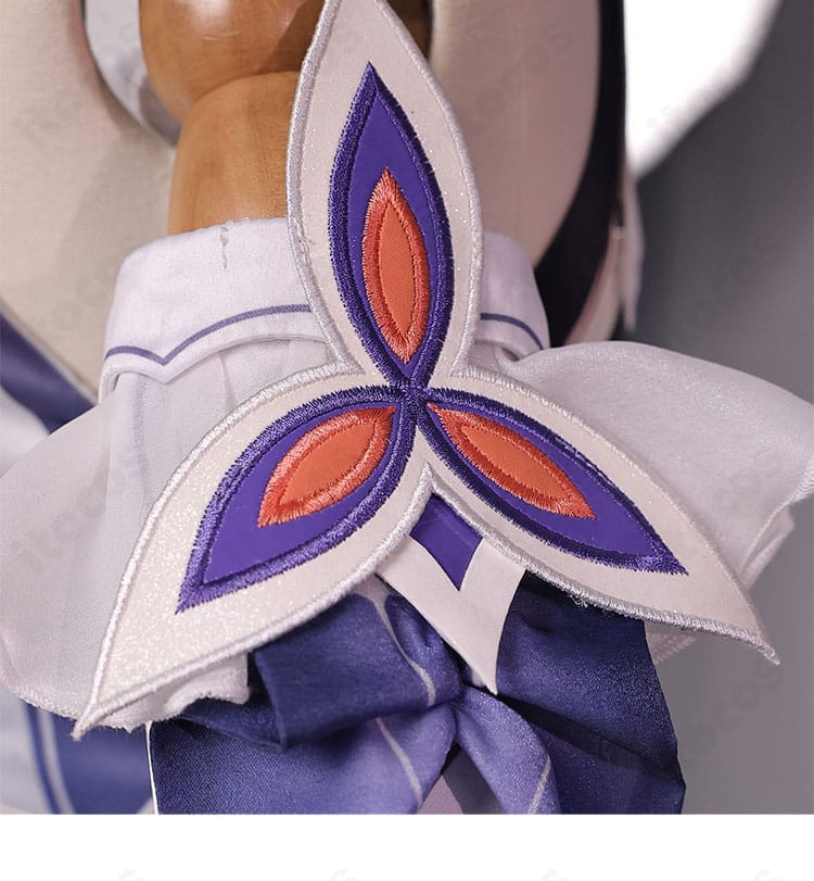 袖の装飾パーツと切替ラインの詳細