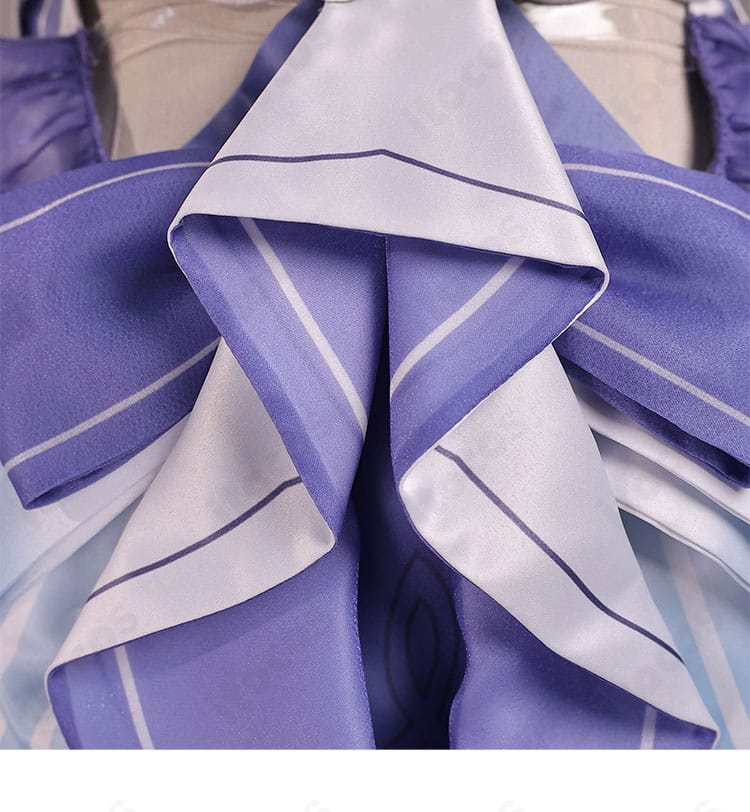 背面装飾とライン取りが分かる後ろ姿ディテール