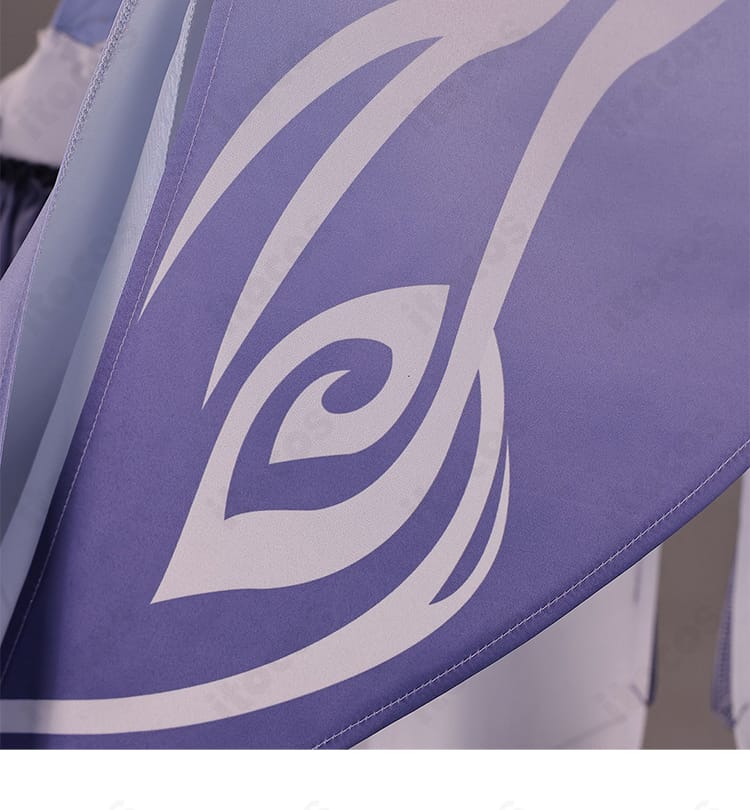 裾の模様装飾と生地の発色が分かるディテール