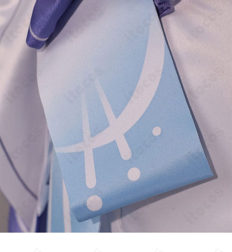 背面の大型リボンと装飾の全体バランス