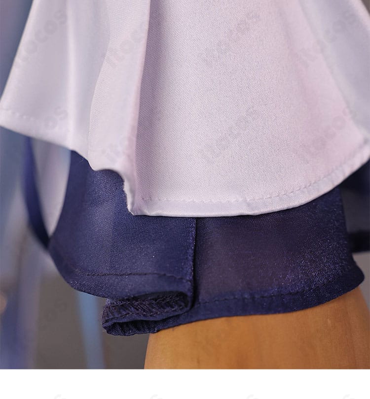 袖口のレースとカフスのデザイン詳細