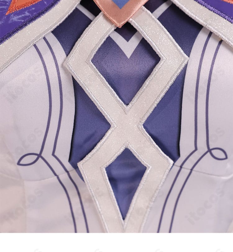 斜め打ち合わせの前身頃装飾と縁取りのステッチ詳細